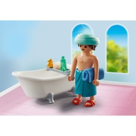 Figurina baiat in baie